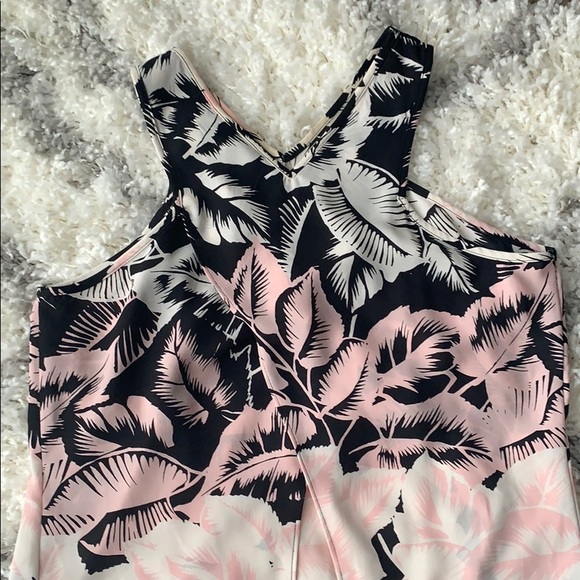 Express split back floral top - Picture 6 of 6